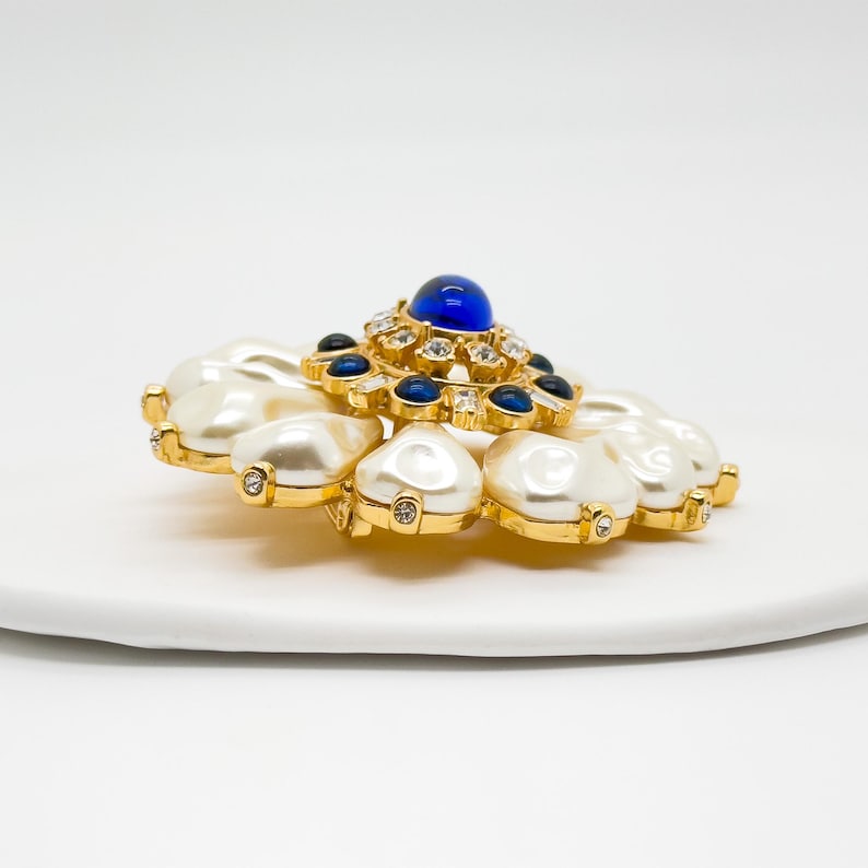 Vintage Sunflower Pearl Brooch – Elegant Palace Style Brooch for Parties and Formal Events