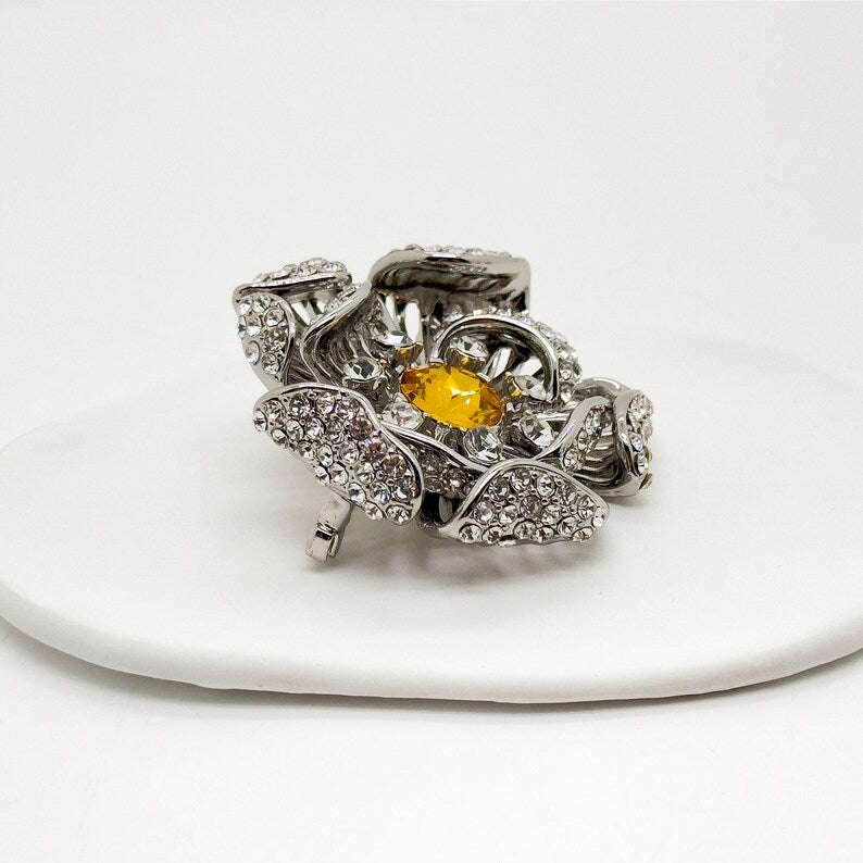 Winter Rhinestone Brooch – Elegant Crystal Flower Pin for Coats, Gifts, and Christmas Looks