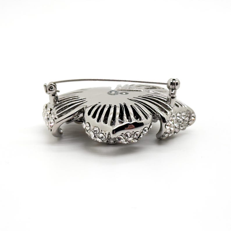 Winter Rhinestone Brooch – Elegant Crystal Flower Pin for Coats, Gifts, and Christmas Looks