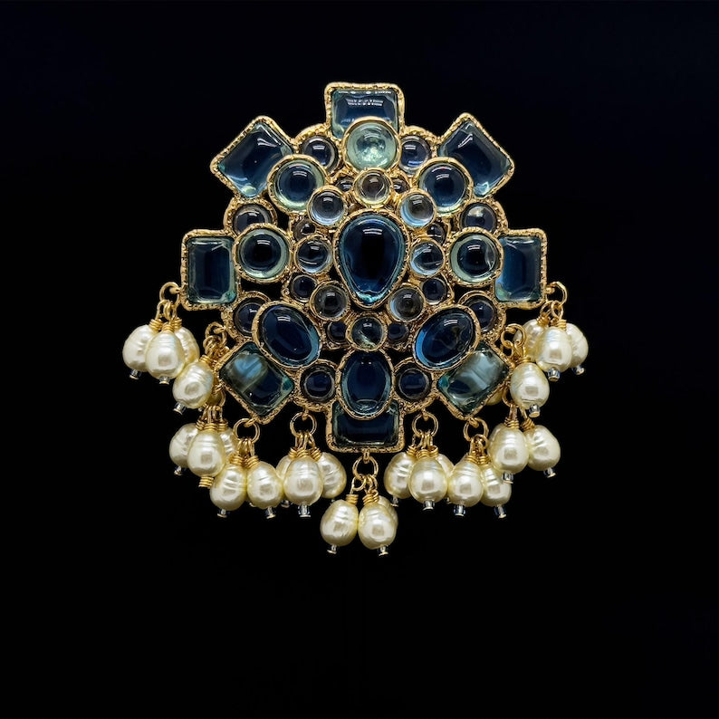 Palace Style Pearl Brooch – French-Inspired Coat Pin for Elegant Party Looks