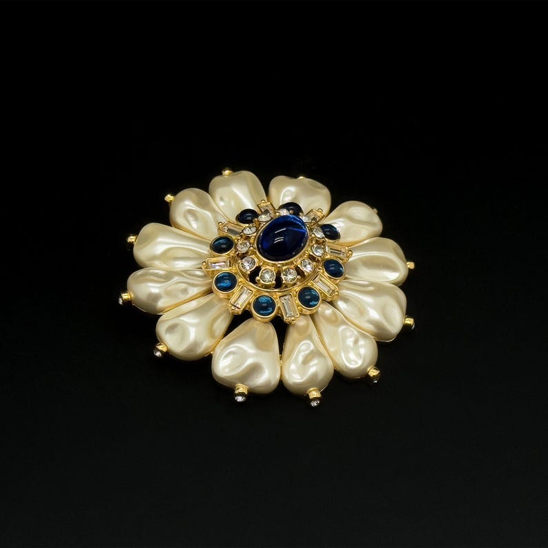 Vintage Sunflower Pearl Brooch – Elegant Palace Style Brooch for Parties and Formal Events