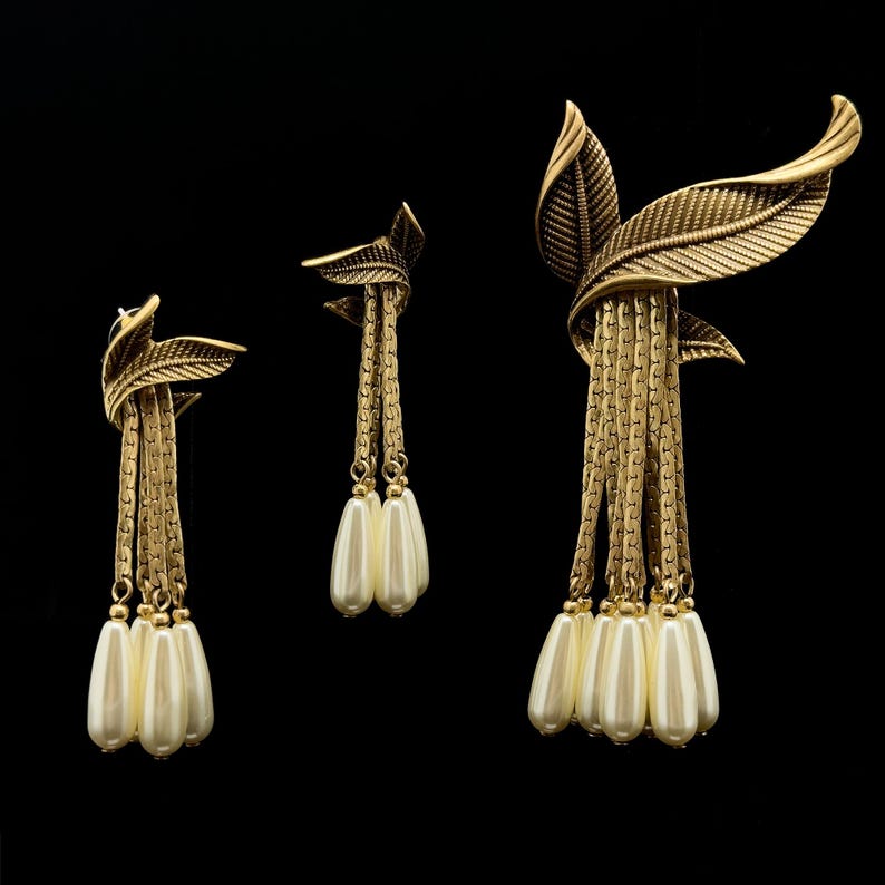 Discover Timeless Vintage Deco & Art Deco Brooches, Leaf Fringe & 3D Designs, Perfect for Parties & Weddings