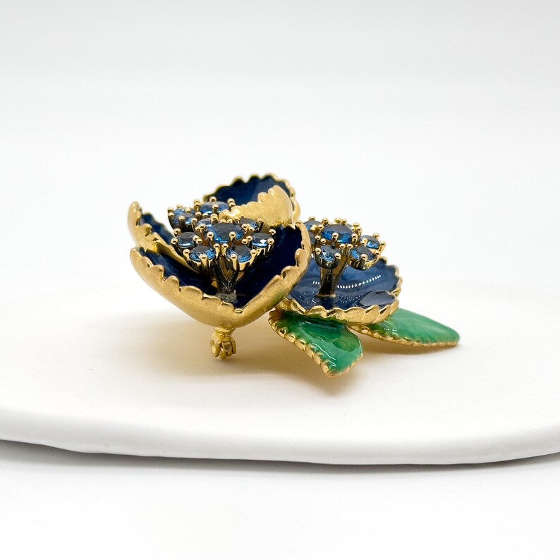 Elegant Leaf Brooch with 3D Floral Design – Festive Christmas Pin for Women’s Coats