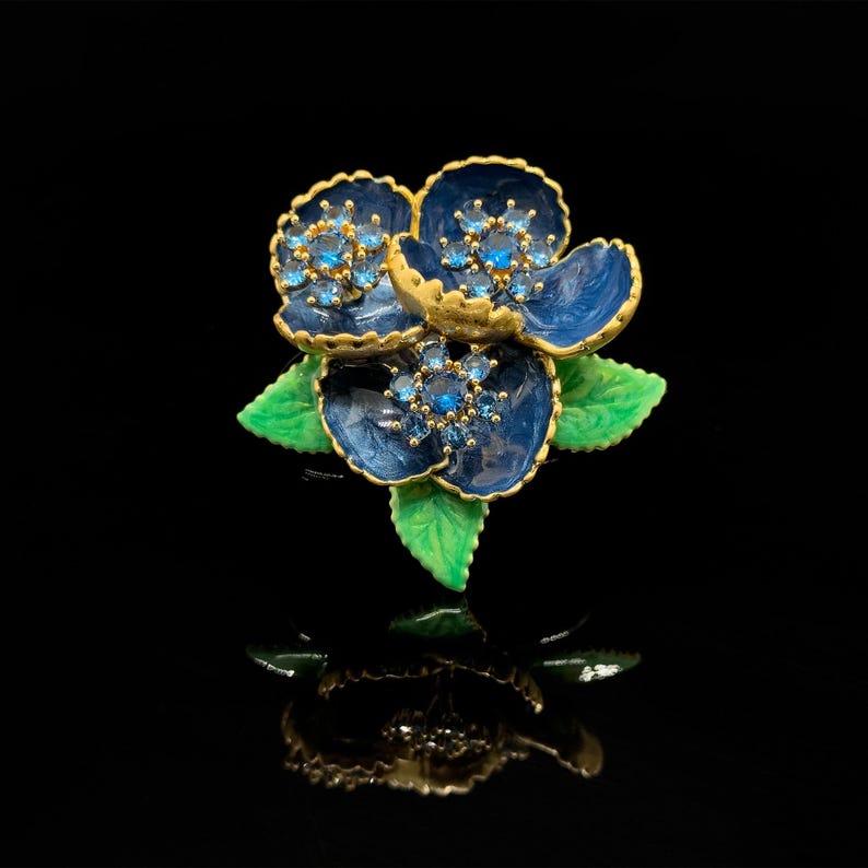 Elegant Leaf Brooch with 3D Floral Design – Festive Christmas Pin for Women’s Coats