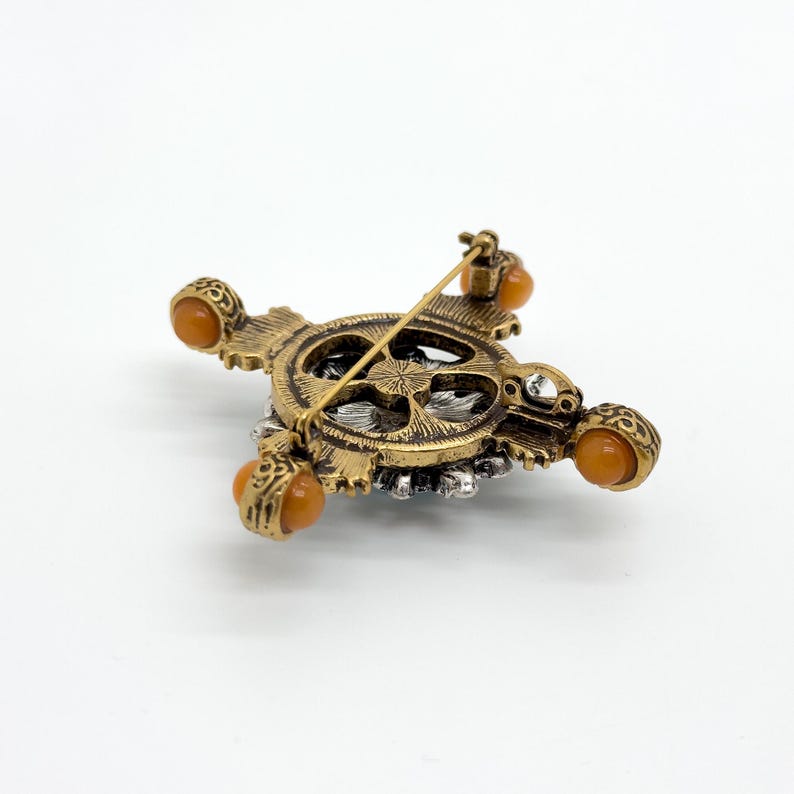 Baroque Cross Brooch – Vintage Courtly Fashion Pin for Holiday and Coat Styling