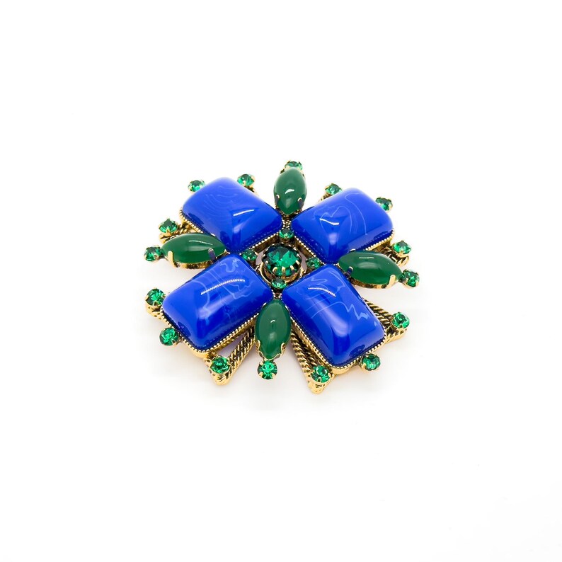 Cross Gemstone Brooch – Elegant Blue Brooch for Overcoats and Winter Elegance