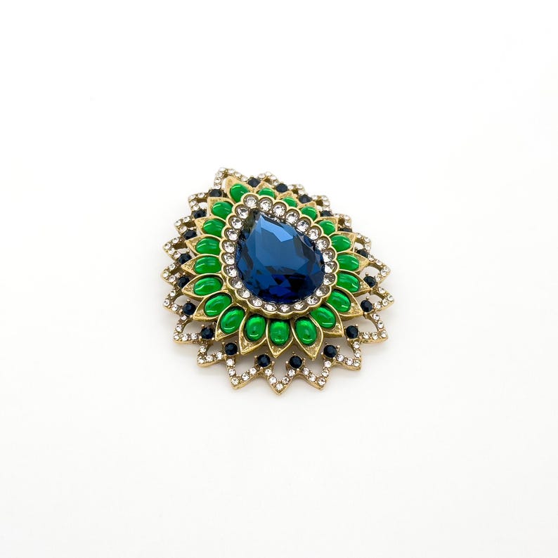 Teardrop Flower Brooch – French Countryside-Inspired Suit Pin for Parties and Elegant Looks