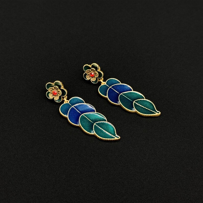 Green Leaf Earrings – Flower and Plant Design for Versatile and Elegant Earrings