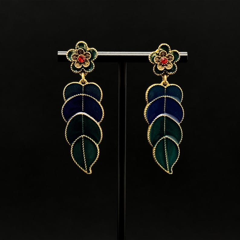 Green Leaf Earrings – Flower and Plant Design for Versatile and Elegant Earrings