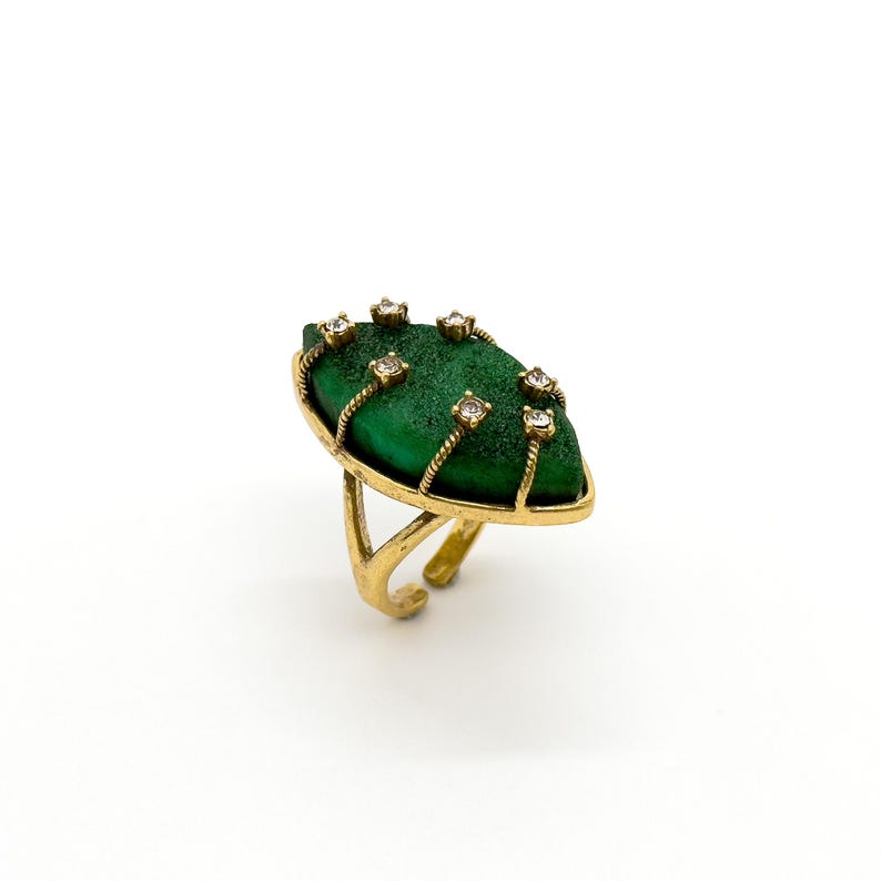 Vintage-Style Emerald Rings – Open Band Gemstone Rings with Artistic Charm