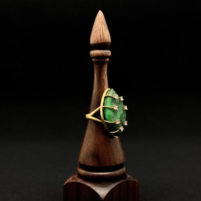 Vintage-Style Emerald Rings – Open Band Gemstone Rings with Artistic Charm