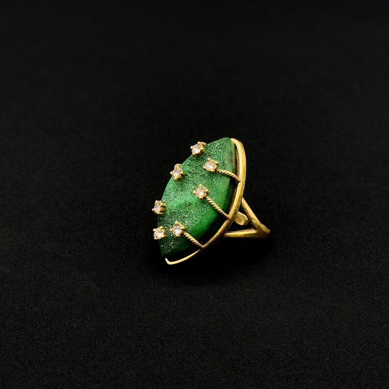 Vintage-Style Emerald Rings – Open Band Gemstone Rings with Artistic Charm