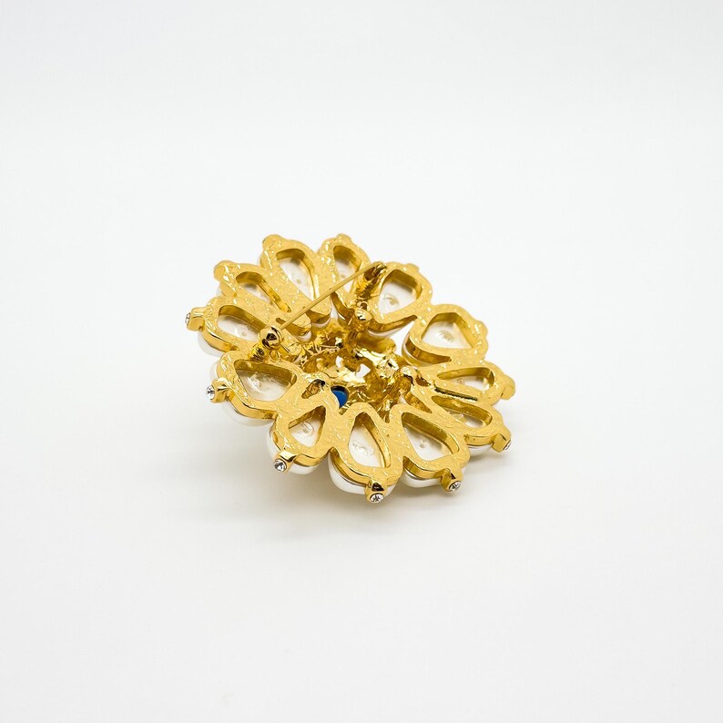 Vintage Sunflower Pearl Brooch – Elegant Palace Style Brooch for Parties and Formal Events