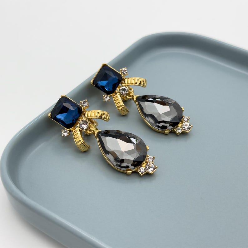 Temperament Earrings – French Court Style with Black Crystal for Elegant Jewelry