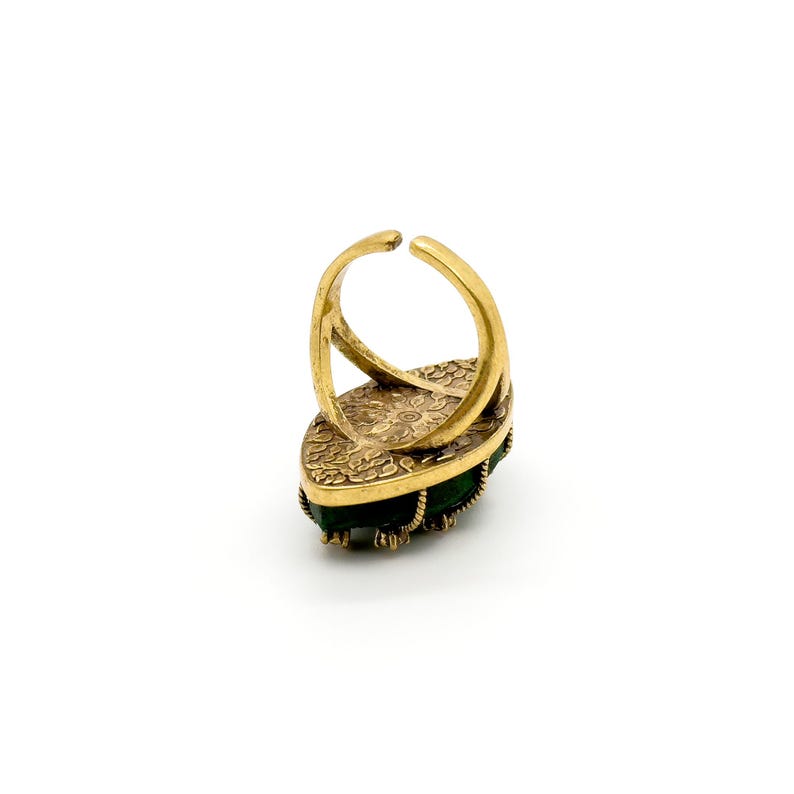 Vintage-Style Emerald Rings – Open Band Gemstone Rings with Artistic Charm