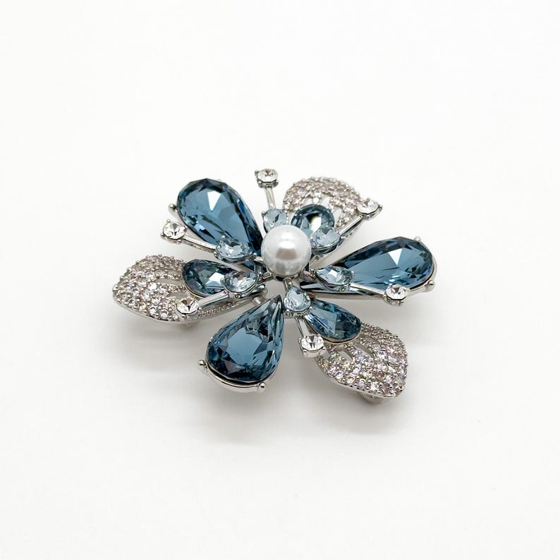 Exquisite Suit Brooch – Luxurious and Elegant Design for Countryside Style and Special Occasions