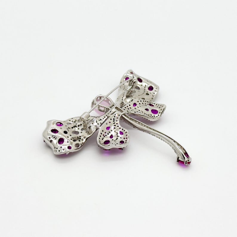Pink Dragonfly Brooch – Elegant Nature-Inspired Insect Pin for Romantic Outfits