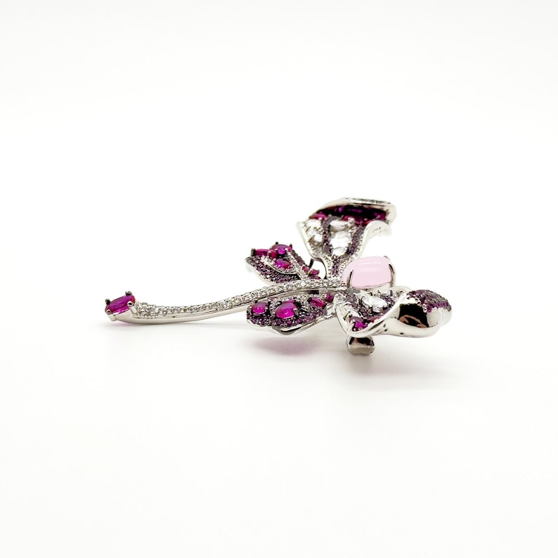 Pink Dragonfly Brooch – Elegant Nature-Inspired Insect Pin for Romantic Outfits