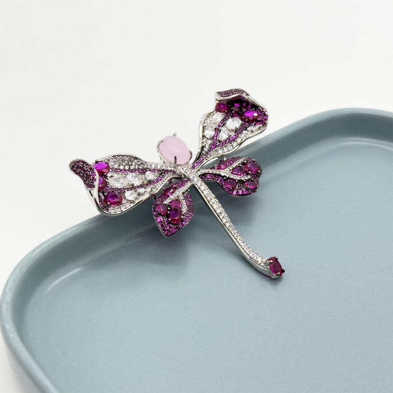 Pink Dragonfly Brooch – Elegant Nature-Inspired Insect Pin for Romantic Outfits