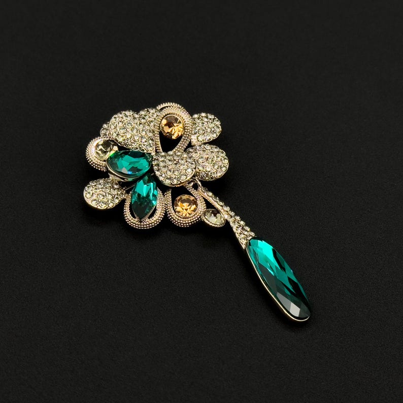 Flower Tassel Brooch – Elegant Suit Pin for Weddings, Parties, and Birthday Gifts