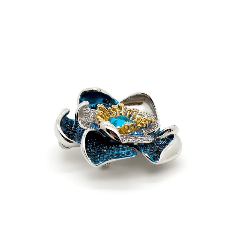 Elegant Luxury Floral Brooch – Perfect for Suits, Weddings, and Special Party Looks