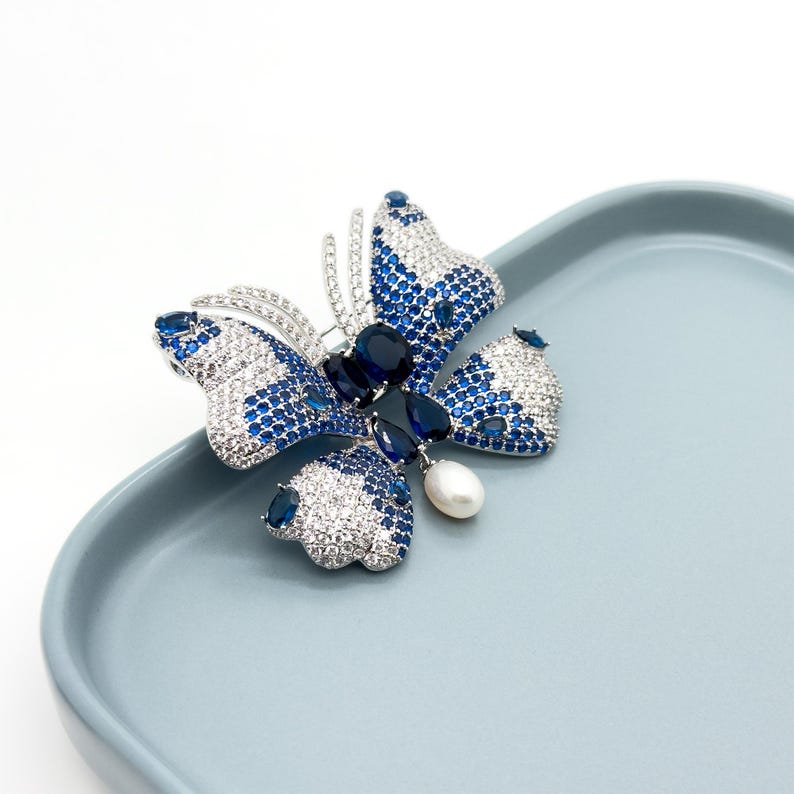 Luxury Butterfly Brooch for Women – French & Ethnic Design Perfect for Parties and Special Occasions