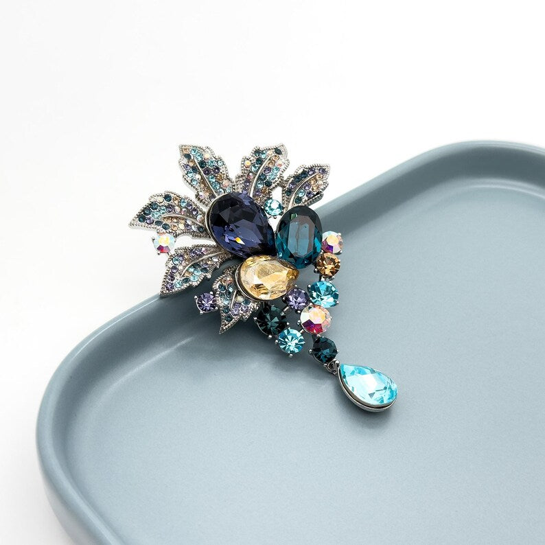 Luxury Crystal Flower Brooch – Fashionable Bouquet Design for Parties, Birthdays & Elegant Gifts