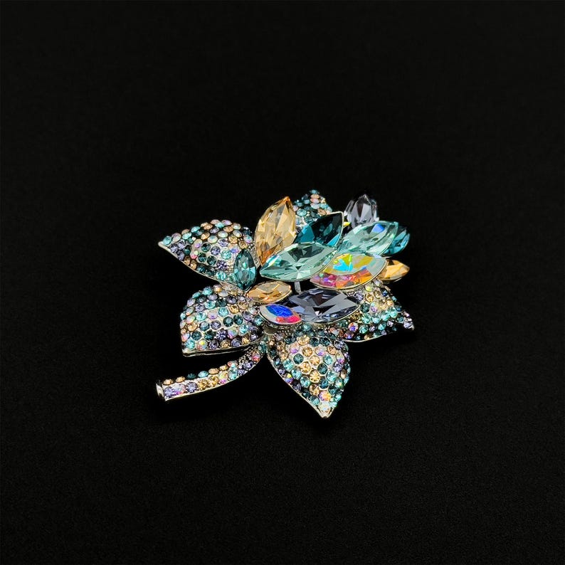 Luxury Crystal Flower Brooch – Fashionable Bouquet Design for Parties, Birthdays & Elegant Gifts