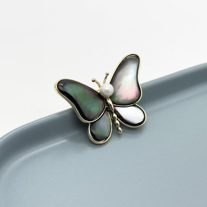 Nature-Inspired Luxe Brooch – Butterfly and Shell Motif for Elegant Women’s Outfits