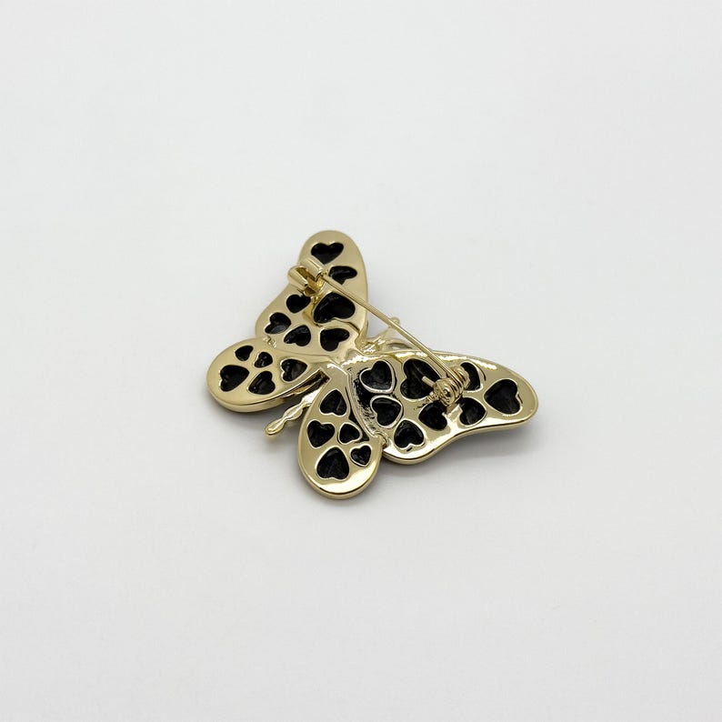 Nature-Inspired Luxe Brooch – Butterfly and Shell Motif for Elegant Women’s Outfits