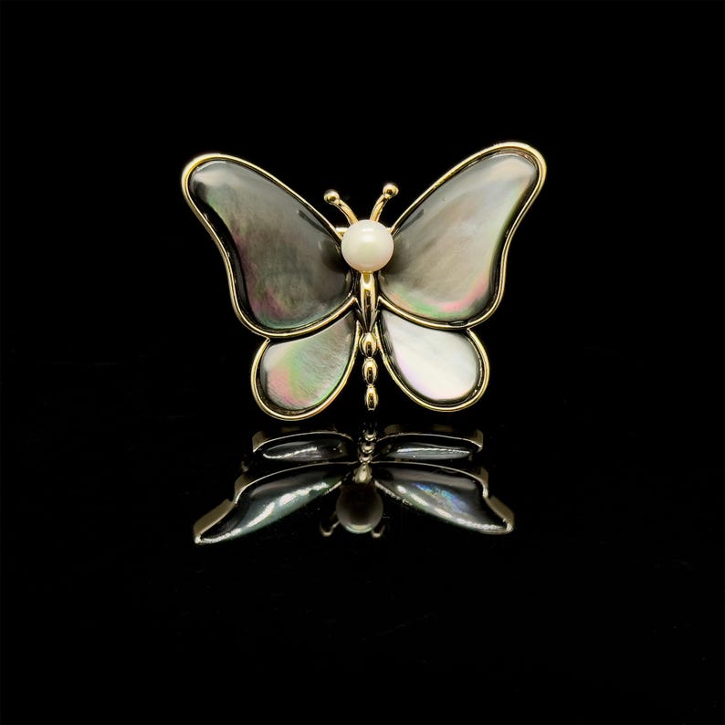 Nature-Inspired Luxe Brooch – Butterfly and Shell Motif for Elegant Women’s Outfits