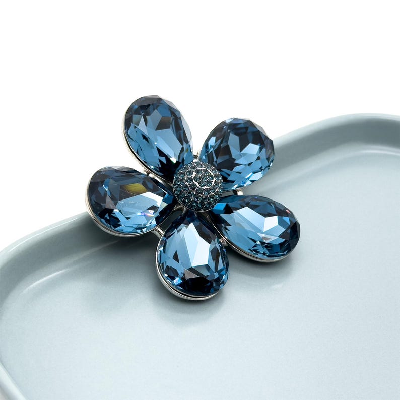 Blue Crystal Brooch – Luxurious Design for Suit, Party, and Wedding Accessories