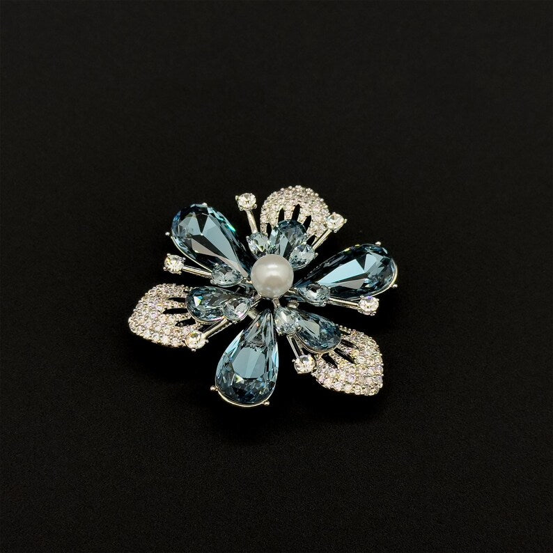 Exquisite Suit Brooch – Luxurious and Elegant Design for Countryside Style and Special Occasions
