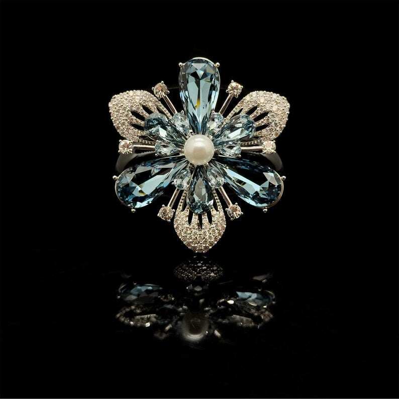 Exquisite Suit Brooch – Luxurious and Elegant Design for Countryside Style and Special Occasions
