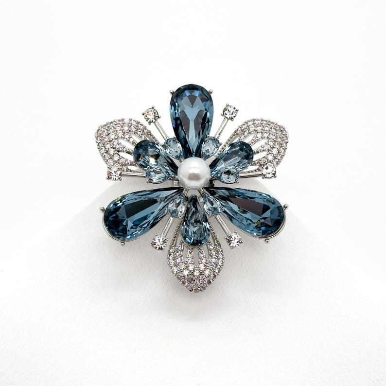 Exquisite Suit Brooch – Luxurious and Elegant Design for Countryside Style and Special Occasions
