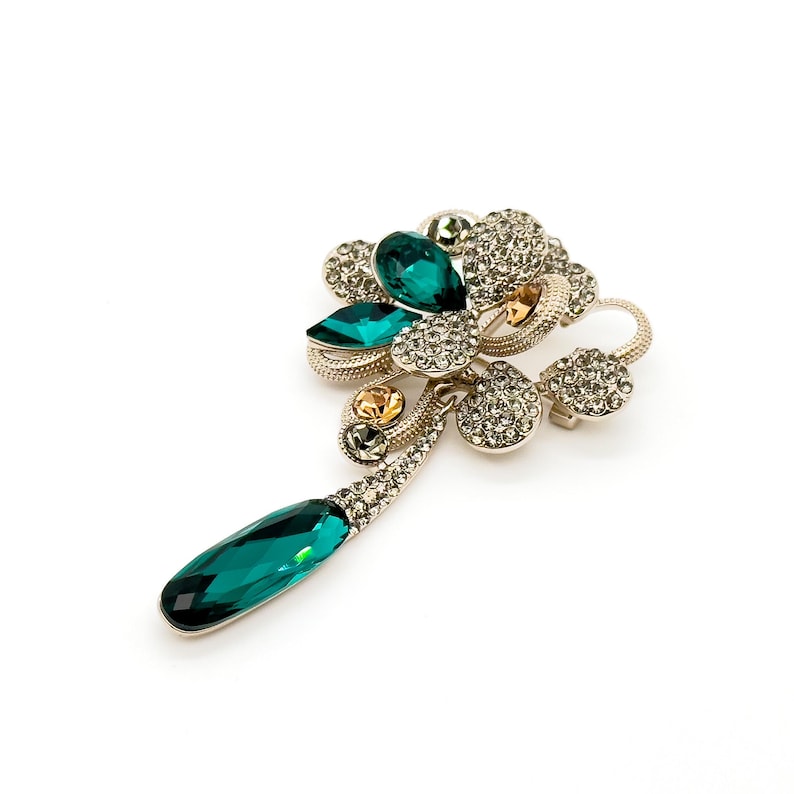 Flower Tassel Brooch – Elegant Suit Pin for Weddings, Parties, and Birthday Gifts