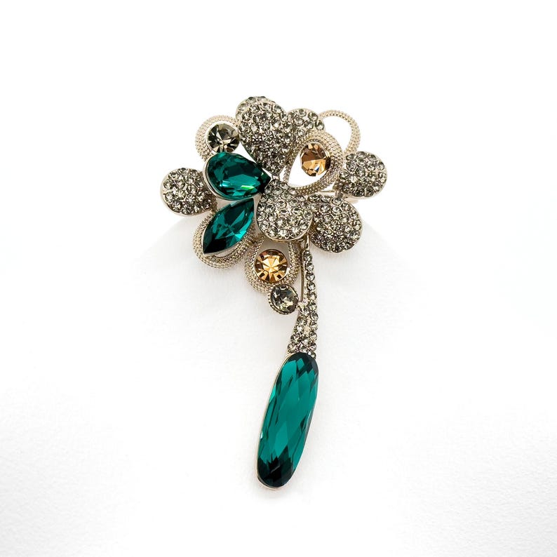 Flower Tassel Brooch – Elegant Suit Pin for Weddings, Parties, and Birthday Gifts