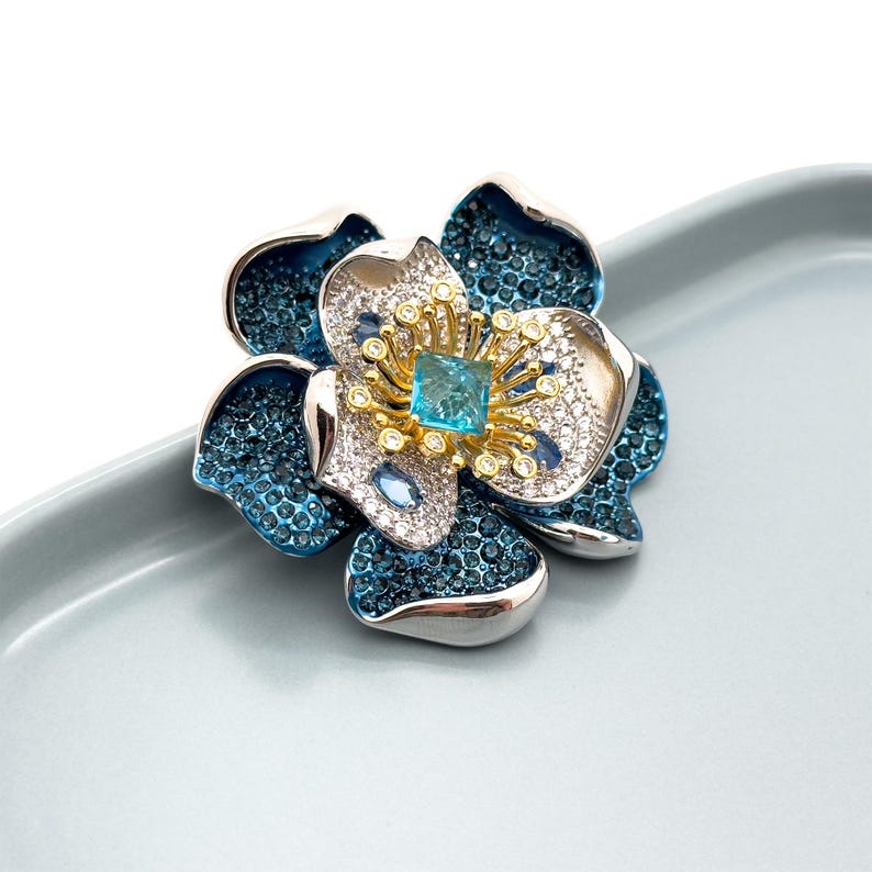 Elegant Luxury Floral Brooch – Perfect for Suits, Weddings, and Special Party Looks