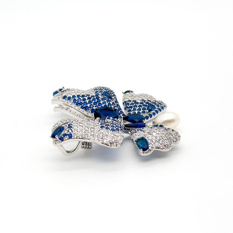 Luxury Butterfly Brooch for Women – French & Ethnic Design Perfect for Parties and Special Occasions