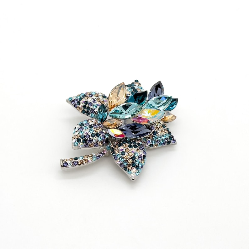 Luxury Crystal Flower Brooch – Fashionable Bouquet Design for Parties, Birthdays & Elegant Gifts