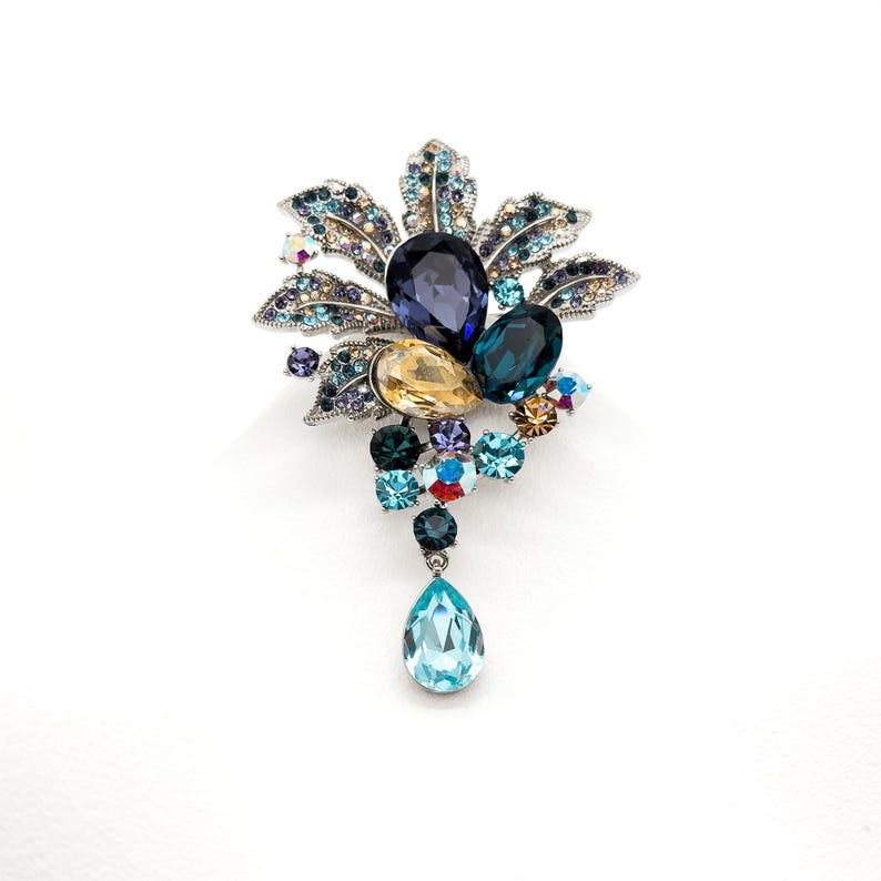 Luxury Crystal Flower Brooch – Fashionable Bouquet Design for Parties, Birthdays & Elegant Gifts