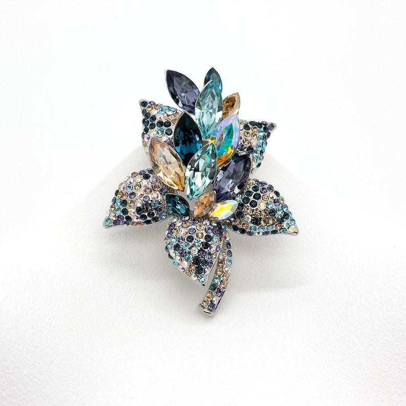 Luxury Crystal Flower Brooch – Fashionable Bouquet Design for Parties, Birthdays & Elegant Gifts