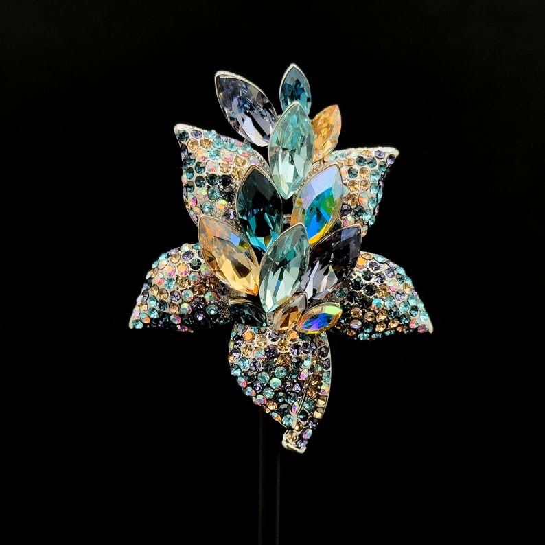 Luxury Crystal Flower Brooch – Fashionable Bouquet Design for Parties, Birthdays & Elegant Gifts