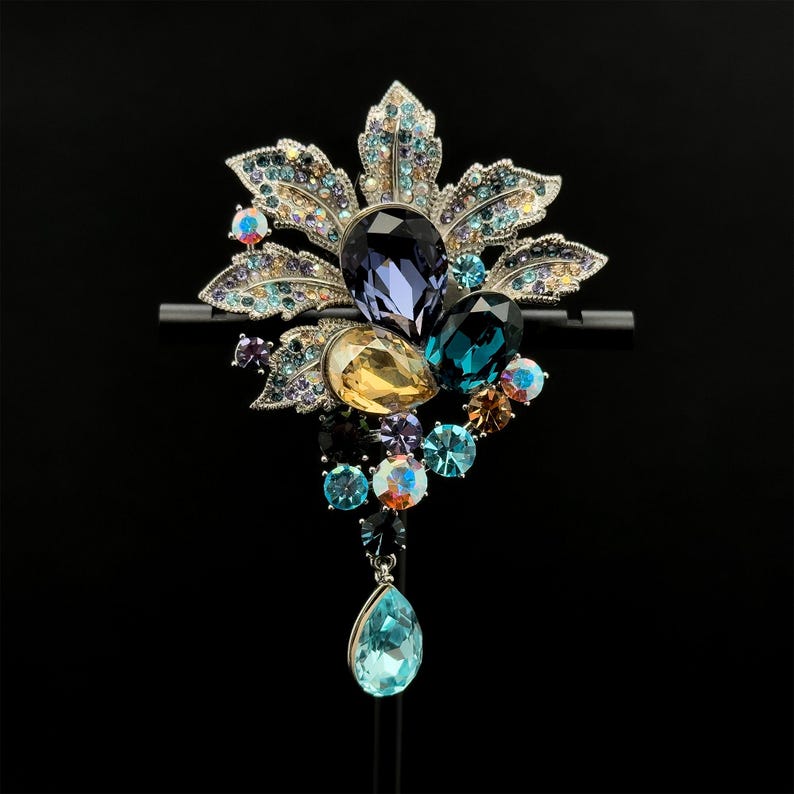 Luxury Crystal Flower Brooch – Fashionable Bouquet Design for Parties, Birthdays & Elegant Gifts