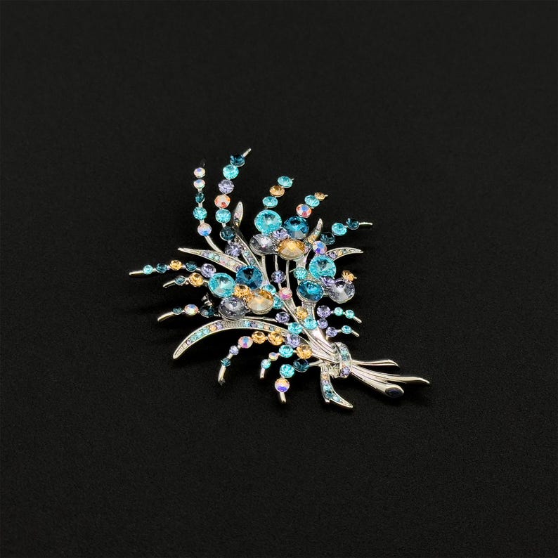 Versatile Botanical Brooch – Elegant Floral Accessory for Birthday Gifting, Parties & Work Attire