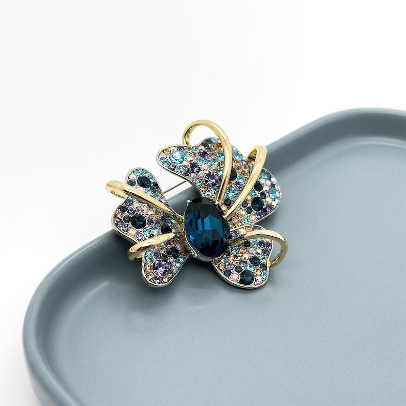 Royal-Inspired Iris Brooch – French Luxury Accessory for Weddings, Parties & Special Events