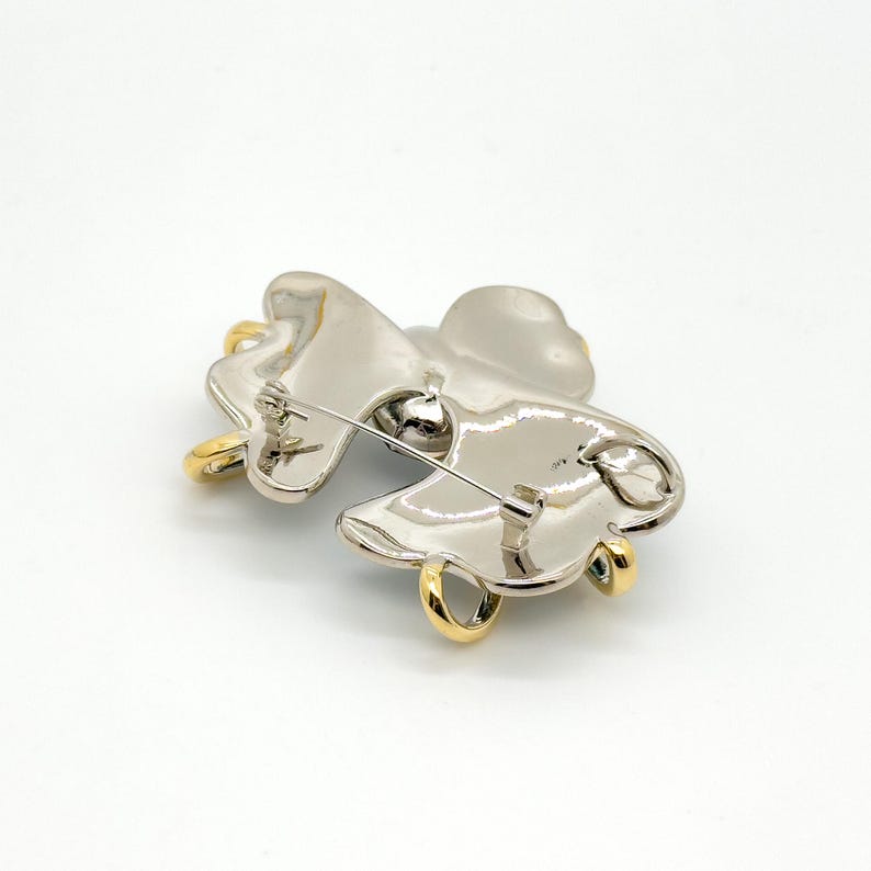 Royal-Inspired Iris Brooch – French Luxury Accessory for Weddings, Parties & Special Events