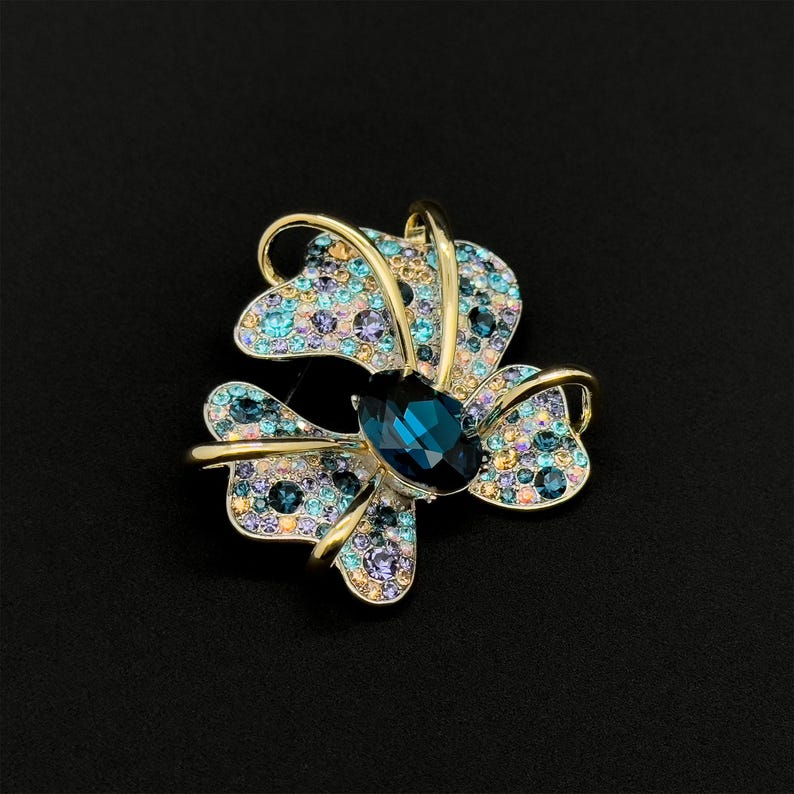 Royal-Inspired Iris Brooch – French Luxury Accessory for Weddings, Parties & Special Events