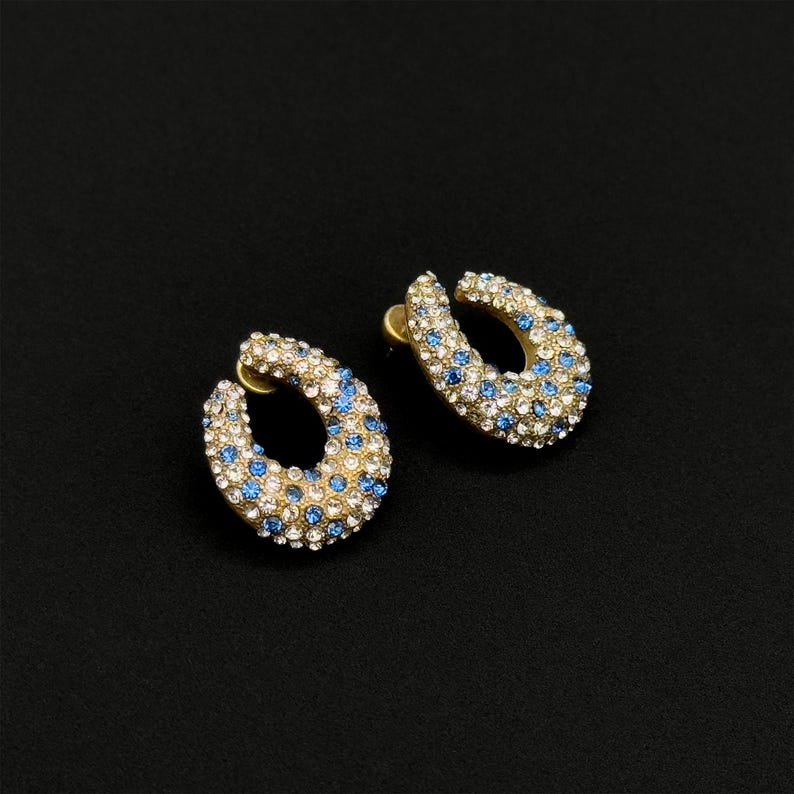 Versatile U-Shaped Earrings in Vintage Deco & Art Deco Styles: From Summer Days to Evening Glam