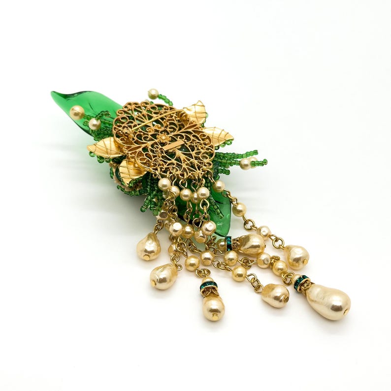 Elegant Brooches for Every Occasion – From Retro-Inspired Vintage Styles to Modern Party and Dress Brooches